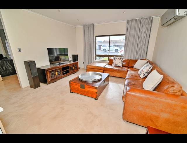 5 BEDROOM HOUSE FOR SALE IN VIERLANDEN